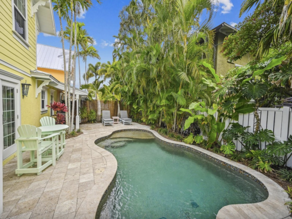 Holmes Beach One Bedroom Vacation Cottage With Private Pool